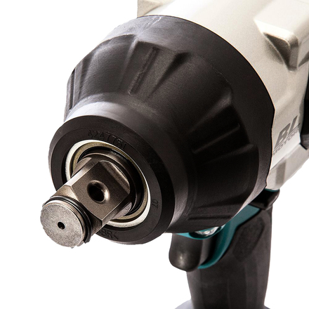 MAKITA DTW1001RTJ Гайковерт аккумуляторный ударный Li-ion 5 Ач 1050 Нм 34 кейс